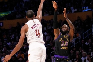 文胖:若骑士当初用莫布里换来杰伦·布朗 则他们有可能得到老詹