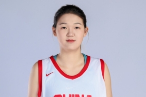 两双到手!孙晗昀14中6拿到14分11板 正负值+26