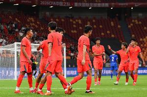 国足首发变化:5处变动!布尼亚明、谢文能、刘殿座、李扬先发
