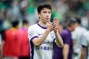 津媒:津门虎队昨日终于凑齐全部球员,闫炳良、巴顿均有伤在身