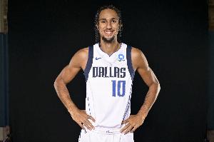 下半场状态回暖!里萨谢9中4拿到9分8板1助1断 上半场5中1仅2分