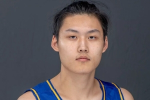 媒体人:庞清方身份过期5个月非2年 在机场被捕&校方让他别坐飞机