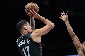 打得好!小迈克尔·波特上半场12投6中&三分4中2得到18分1板