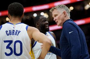 科尔提醒球迷:买票时一定要看好赛程安排 尤其是背靠背的比赛