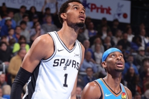 米奇:我们今晚没打出应有水准 好在只是一场比赛 继续向前看