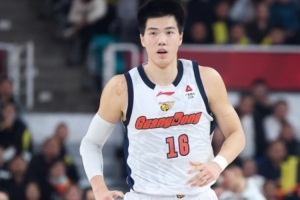 巩晓彬:焦泊乔打球是挺软 身体素质不错但不是运动员性格不好胜