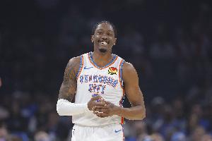 状态回暖!杰伦·威廉姆斯半场7中3砍全队最高10分5板 三分4中2