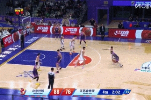 收割!里勒上篮得手 北控轰13-0攻击波确立两位数优势