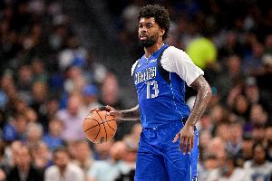 稳定输出!马绍尔半场8投4中&罚球3中1 得到10分4板4助