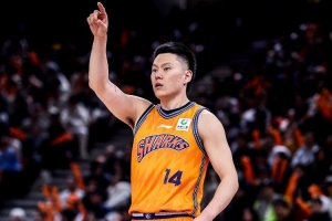 媒体人:李弘权是为数不多在国家队和回到联赛后都表现优异的球员