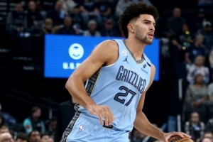 布泽尔生涯前三战场均至少15分10板5助 NBA历史青少年球员首人