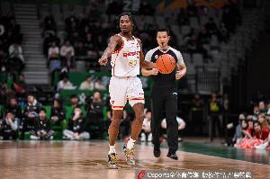 媒体人:深圳男篮在逆境中把手头上最能打的阵容试出来了