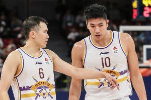 国内球员也高效!张帆10中7&三分6中4得20分 邹雨宸7中6得16分5板
