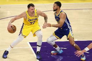 这就花了?湖人首节38-15领先勇士23分 节末轰12-0